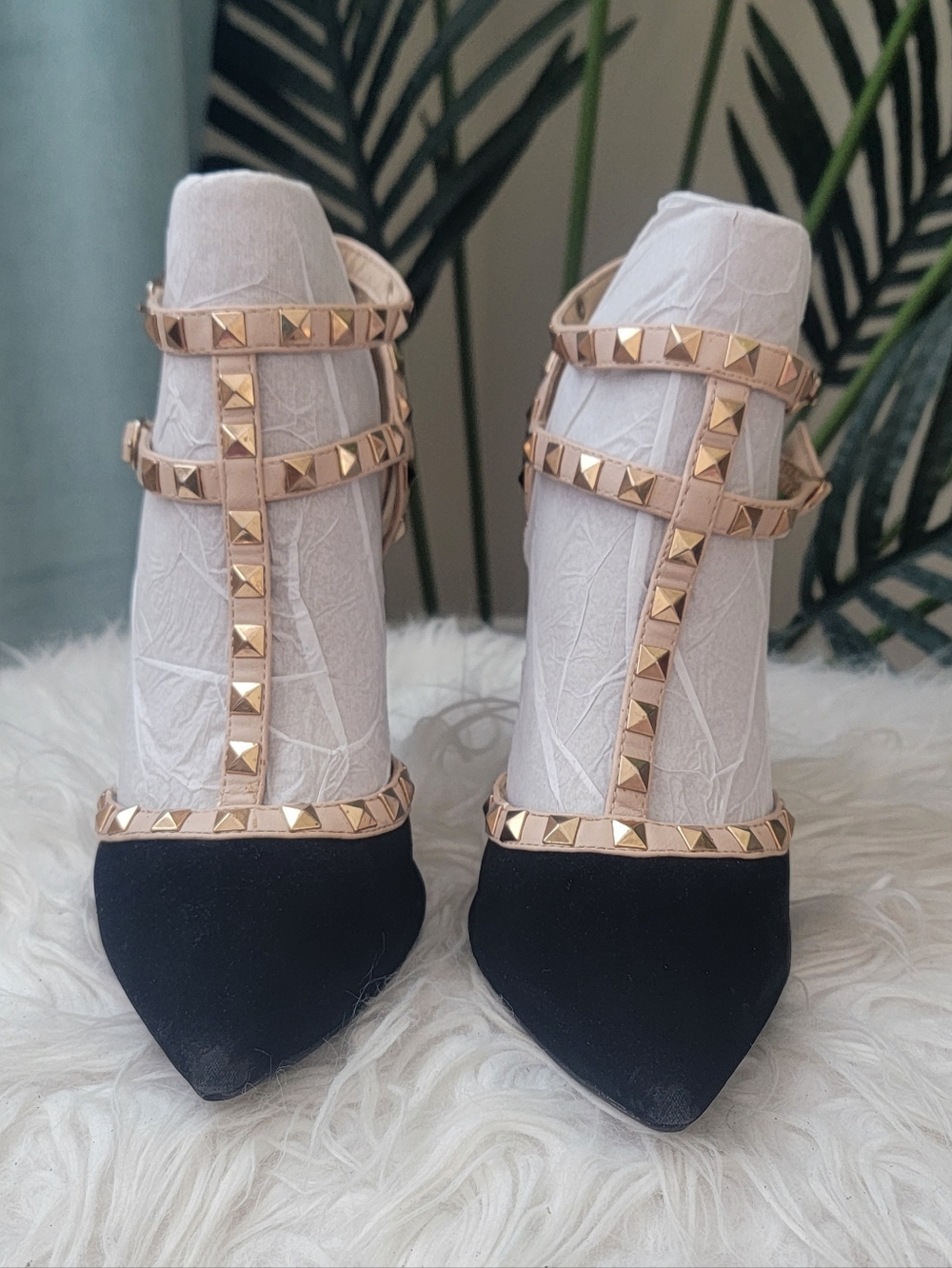 Wild Diva Black Pointed Toe Studded Heels - Women's Size 9
